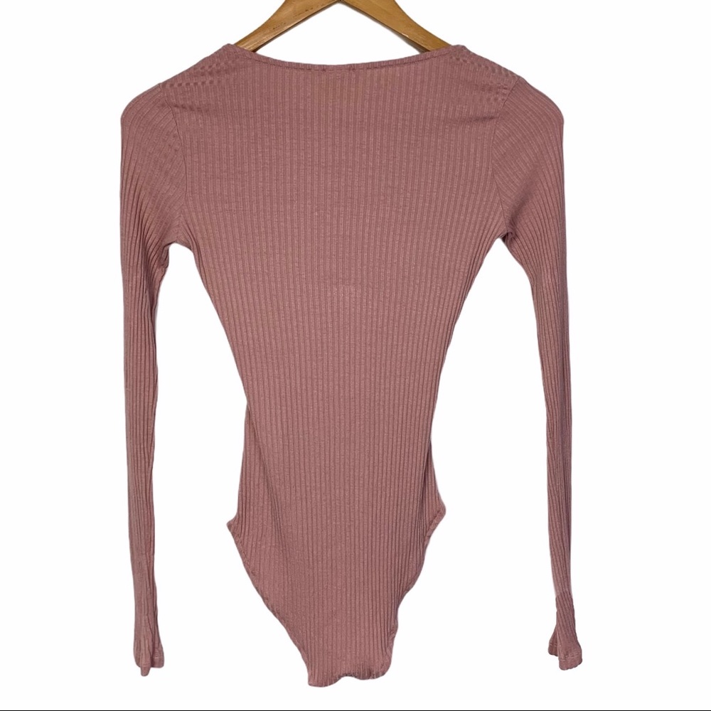 🎁 Dusty pink rib knit bodysuit - Picture 2 of 9